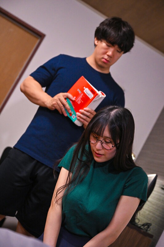 地味メガネ美爆乳お姉さんは弟専用のド変態痴女 雨宮ひびき