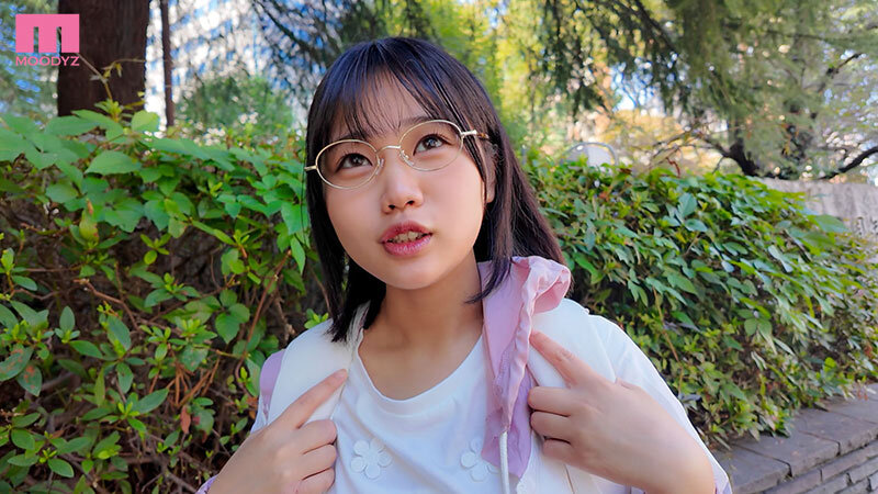 先生と二人できました 僕に想いを寄せてるっぽい女子生徒と2人きりで遠出した、その日に―中出し。 奏海麻衣