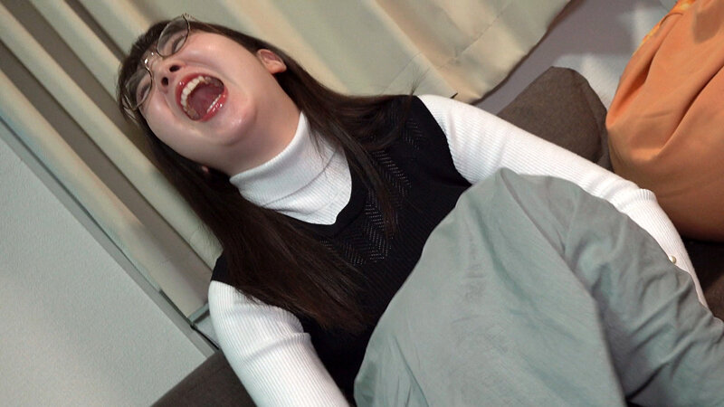 アハハハって笑う豪快スマイル女子！ノリよくて愛嬌ある娘が…デカチンのバコ突きくらって白目剥きながらひっくい声でイグイグ連呼